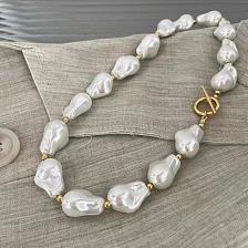 Baroque Pearl Vintage Style Necklace with Irregular OT Buckle, Elegant and Versatile.