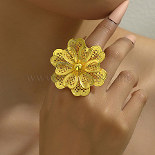 Luxurious Iron Material Hollowed-out Flower Design for Women's Banquet and Wedding.